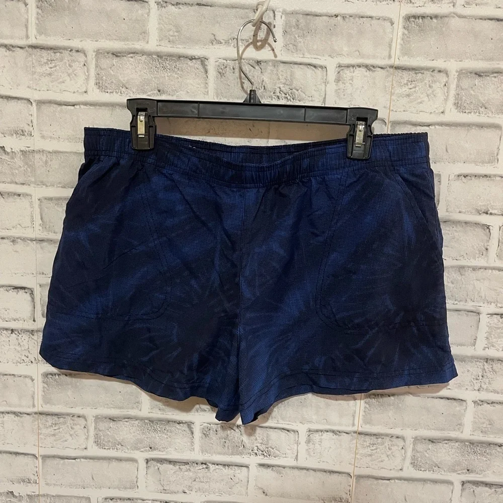 Women’s Columbia two tone blue colored shorts Large